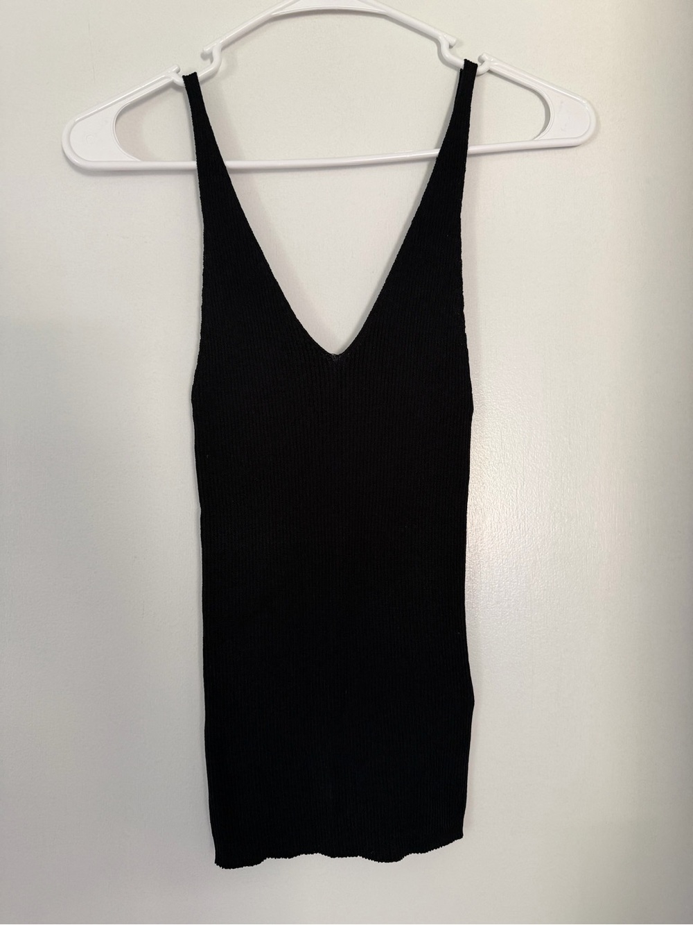 H&M Black Ribbed Knit V-Neck Tank Top